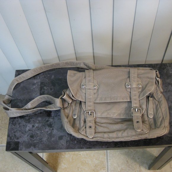 Sparrow True Handbags - NWOT Sparrow True tan beige crossbody purse bag